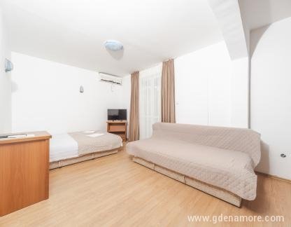 Apartmanok "Tri Ribara", Magán szállás a községben Rafailovići, Montenegró - 098A7097