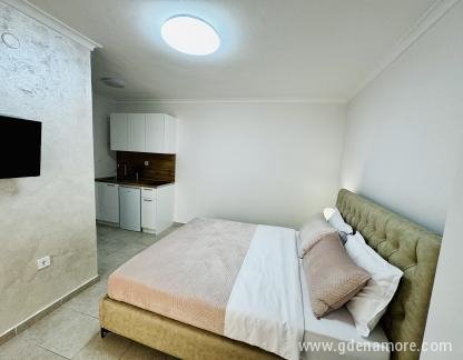 Appartamenti Laila , , alloggi privati a Dobre Vode, Montenegro - IMG_9069