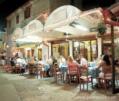 Az étterem, Magán szállás a községben Umag, Horvátország