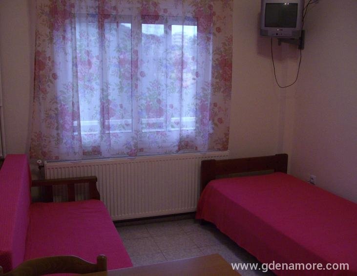 KITCHEN-ROOM