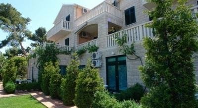 Apartments Santic, private accommodation in city Postira, Croatia