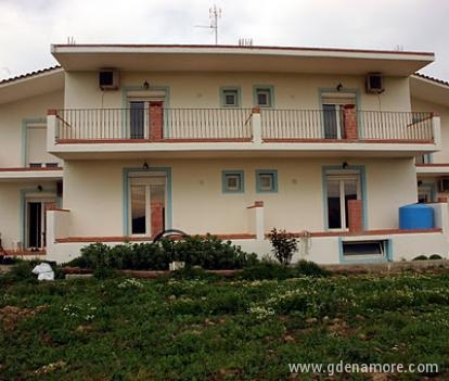 Saravari apartments, частни квартири в града Lemnos, Гърция