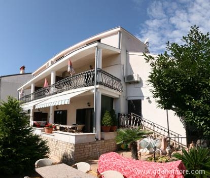 Apartments Villa Gordana, private accommodation in city Pula, Croatia
