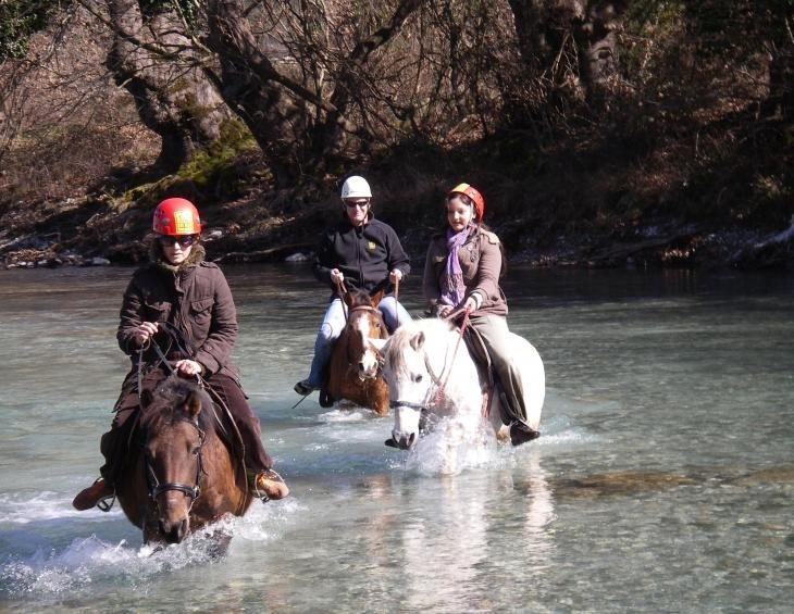 RIVER HORSE RIDING 