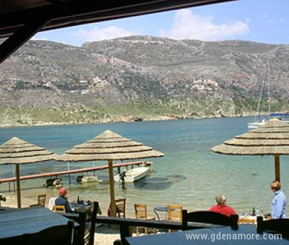 Akrotiri Rooms & Restaurant, alojamiento privado en Porto Kagio, Grecia