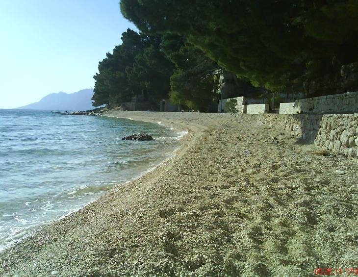 Plaža ispod kuće