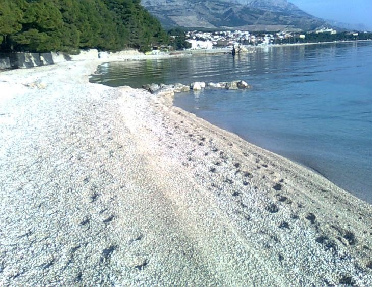 Plaža ispod kuće, na drugu stranu