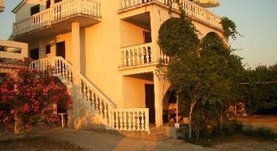 Apartments Nena, private accommodation in city Novalja, Croatia