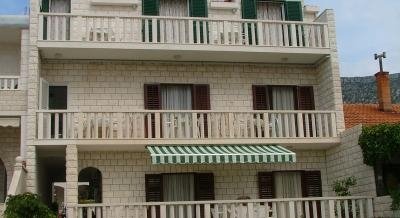 Apartments, private accommodation in city Brač, Croatia