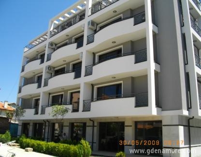 Апартамент в комплекс &amp;#34;Night Breeze&amp;#34;Сарафово, private accommodation in city Burgas, Bulgaria - Фасада