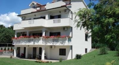 Apartamentos Ana, alojamiento privado en Medulin, Croacia