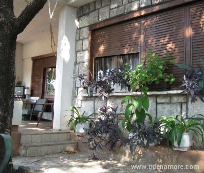 Casa APARTAMENTOS LAV, alojamiento privado en Sutomore, Montenegro