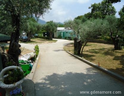 Camping Maslina, privatni smeštaj u mestu Petrovac, Crna Gora