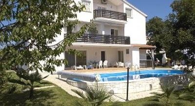 Apartments-villa Marinela, private accommodation in city Poreč, Croatia