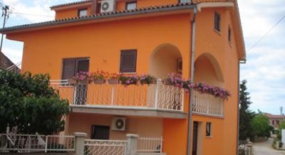 APARTMENT DENNI, private accommodation in city TAR, Croatia