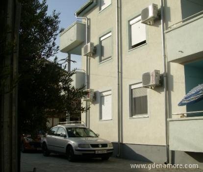Жилищна сграда, частни квартири в града Srima, Хърватия