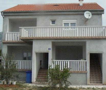 Apartments Tatic, private accommodation in city Seline, Croatia