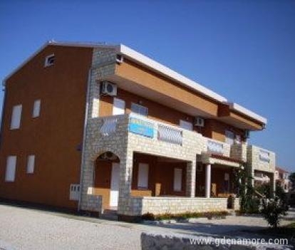 Appartamenti Kovacic, alloggi privati a Vrsi Mulo, Croazia