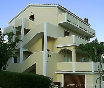 Апартаменти Matahlija, частни квартири в града Rab, Хърватия