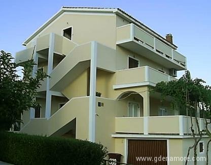 Апартаменти Matahlija, частни квартири в града Rab, Хърватия