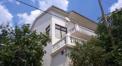 Apartments Danka, private accommodation in city Novi Vinodolski, Croatia