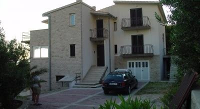 APARTAMENTOS MILA MAKARSKA, alojamiento privado en Makarska, Croacia