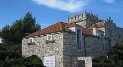 VILLA KAŠTIL: BUENO EN LA PRETEMPORADA, alojamiento privado en Korčula, Croacia