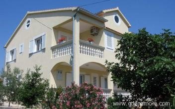 Apartments & # 34; Đuzelovi dvori & # 34;, private accommodation in city Vodice, Croatia