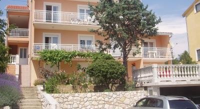 Apartmaji Kvarner, zasebne nastanitve v mestu Novi Vinodolski, Hrvaška