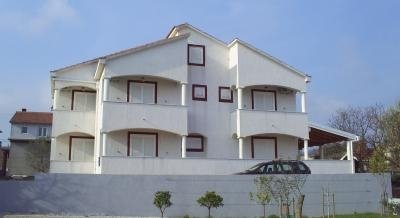 APARTMENTS BELLA, private accommodation in city Ugljan, Croatia