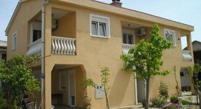 Apartments Katarina, private accommodation in city Vir, Croatia