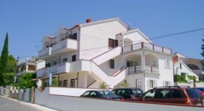 Apartments Drago-Petrcane, private accommodation in city Petrčane, Croatia