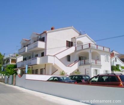 Apartments Drago-Petrcane, private accommodation in city Petrčane, Croatia