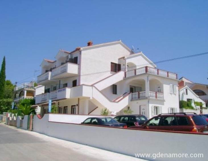 Apartmani Drago Petrcane