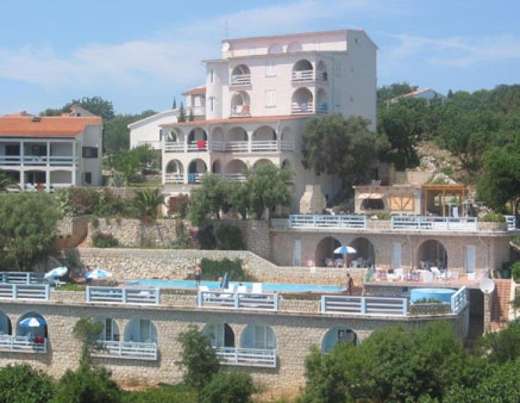 Private accommodation Apartments wiht pool Novalja