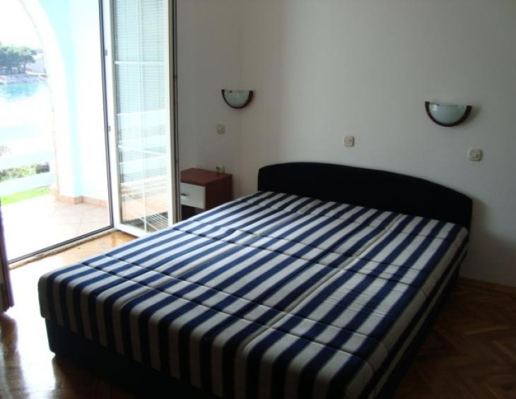 Private accommodation Apartments wiht pool Novalja