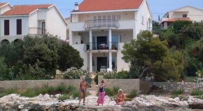 Apartment NICA, private accommodation in city Šolta, Croatia