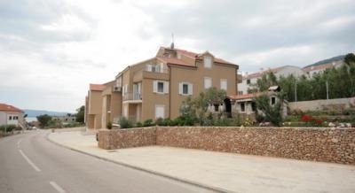 Apartments Frane, private accommodation in city Brač, Croatia