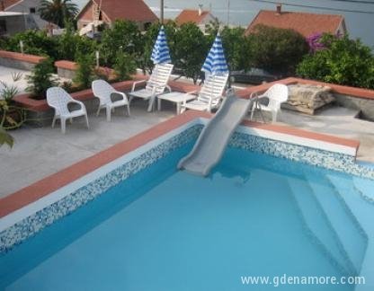INO apartmani, privatni smeštaj u mestu Radovići, Crna Gora - bazen