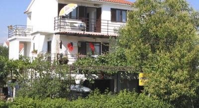 Apartmaji VIKTOR, zasebne nastanitve v mestu Rogoznica, Hrvaška