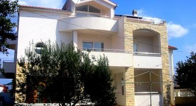 Apartments Kutenat - Murter, private accommodation in city Murter, Croatia