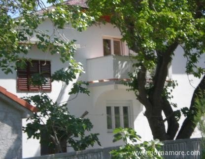 Апартамент и стаи, частни квартири в града Rab, Хърватия
