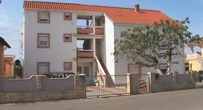 Apartamentos 'Dánica', alojamiento privado en Vir, Croacia