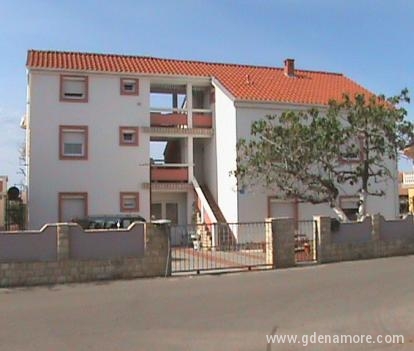 Apartmaji & # 34; Danica & # 34;, zasebne nastanitve v mestu Vir, Hrvaška