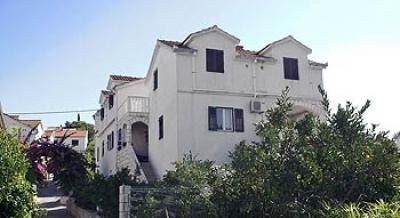 Villa Dinka, private accommodation in city Brač Sutivan, Croatia