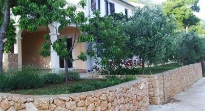 Apartamentos Anja, alojamiento privado en Hvar, Croacia