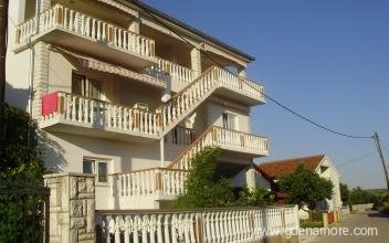 Appartamenti Brkovic, alloggi privati a Sukošan, Croazia