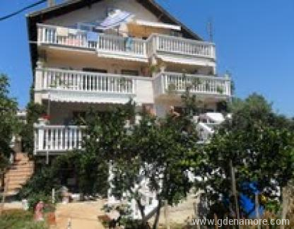 Appartamento Tesic, alloggi privati a Rogoznica, Croazia