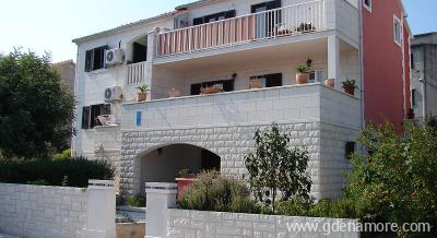 Apartments Magda, private accommodation in city Brač Supetar, Croatia