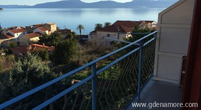 Apartamentos Nikolic, alojamiento privado en Gradac, Croacia